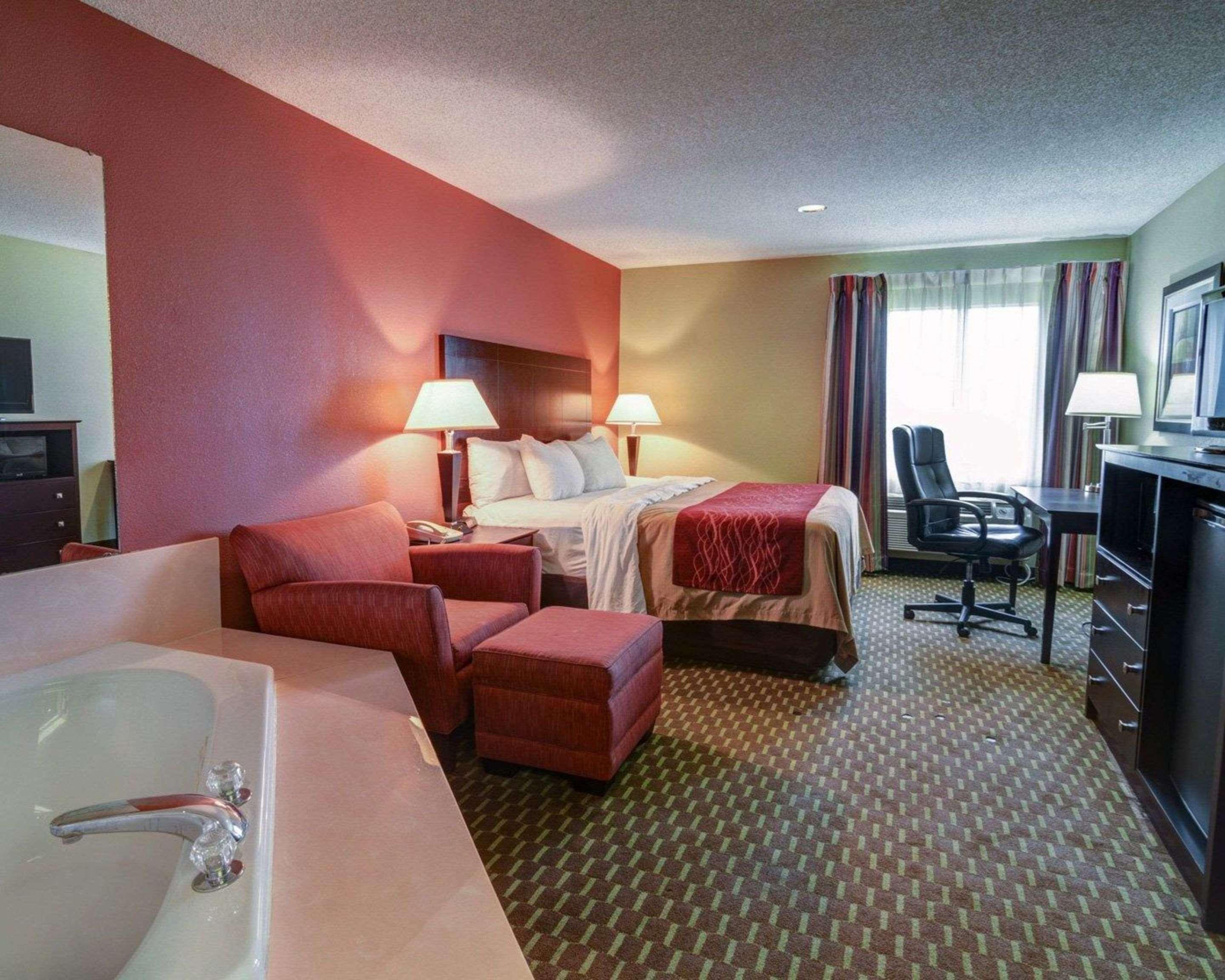 Quality Inn & Suites Pine Bluff Zewnętrze zdjęcie