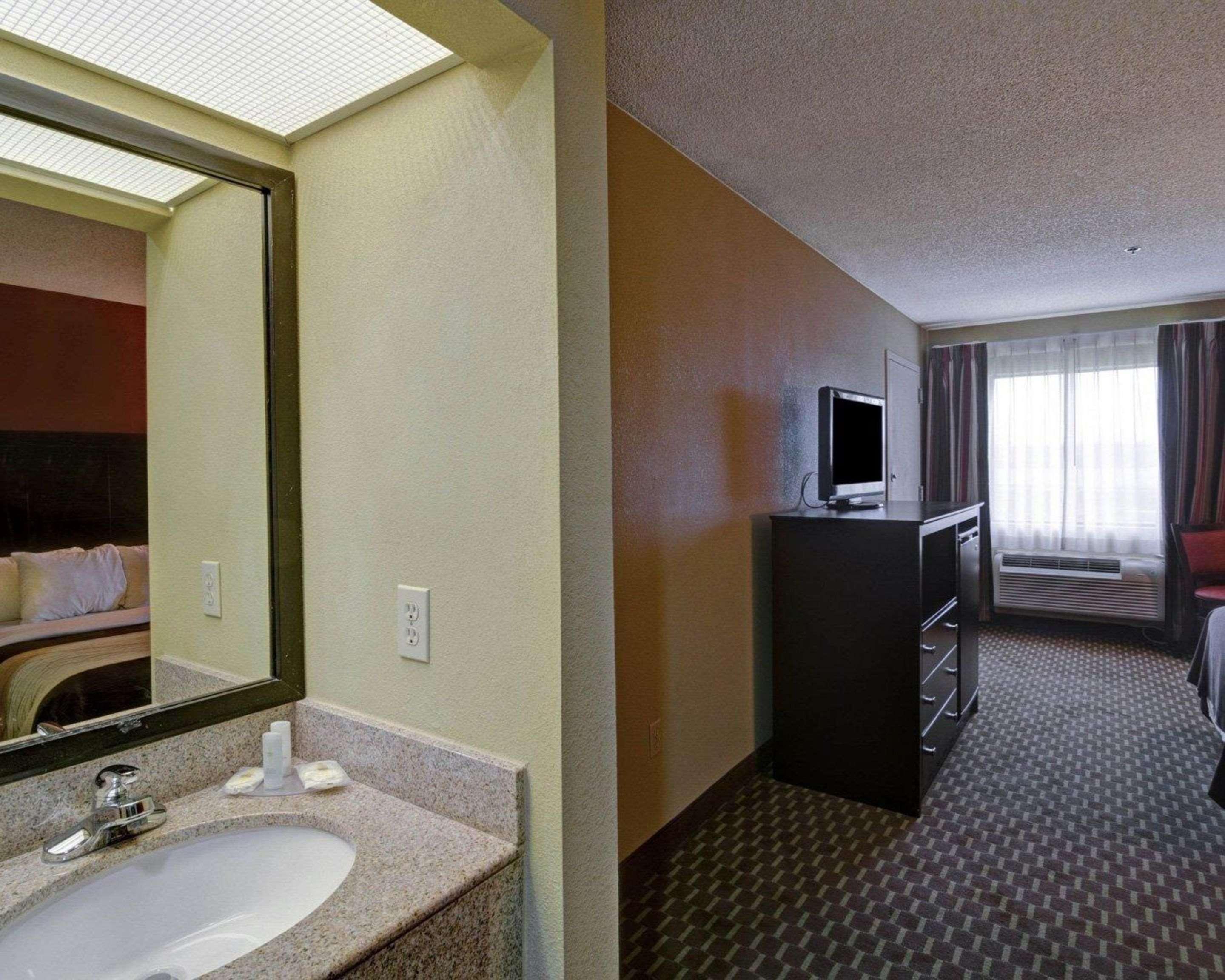 Quality Inn & Suites Pine Bluff Zewnętrze zdjęcie